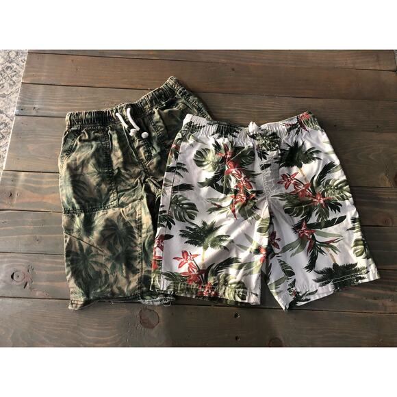 2 pairs of Crazy 8 shorts boys size 12 Monstera and camo - Picture 1 of 4